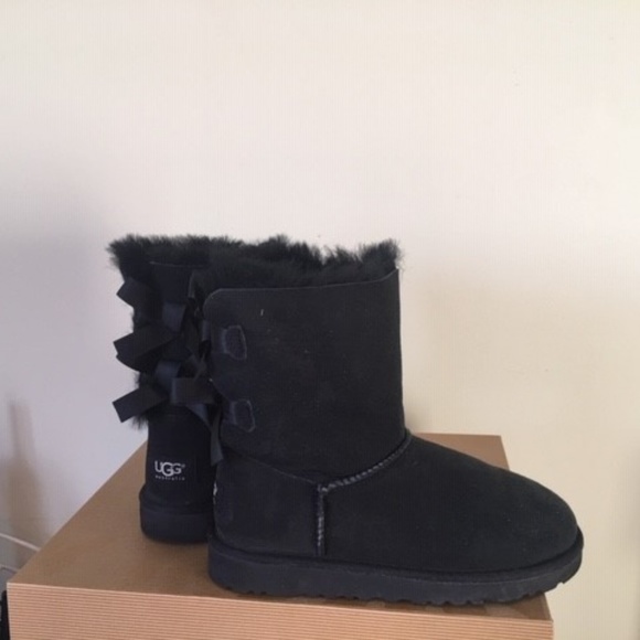 Bailey Bow Uggs - Picture 3 of 4